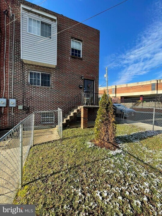 5401 James Pl NE in Washington, DC - Building Photo