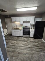 216 S Cavin St in Ligonier, IN - Building Photo