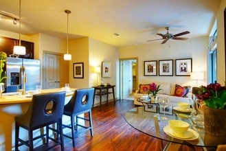 10011 Stonelake Blvd in Austin, TX - Building Photo - Building Photo