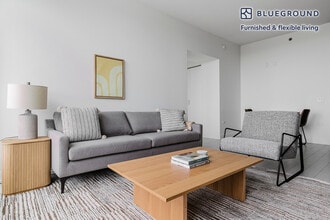 1035 W Van Buren St in Chicago, IL - Foto de edificio - Building Photo