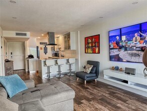 7830 Dickens Ave in Miami Beach, FL - Building Photo - Building Photo