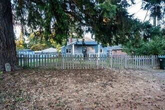 6527 95th St SW in Lakewood, WA - Building Photo - Building Photo