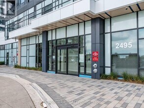 2495 Eglinton Ave W in Mississauga, ON - Building Photo - Building Photo