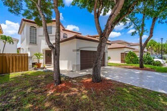 11319 NW 43rd Terrace in Doral, FL - Building Photo - Building Photo