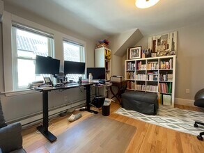 12 Seven Pines Ave, Unit 2 in Cambridge, MA - Foto de edificio - Building Photo