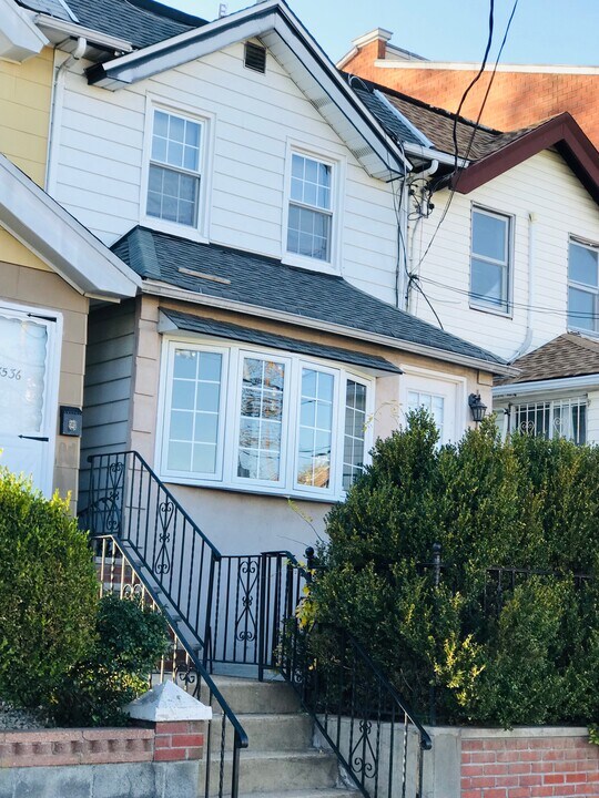 8534 126th St, Unit Kew gardens 2 bedroom in Kew Gardens, NY - Building Photo