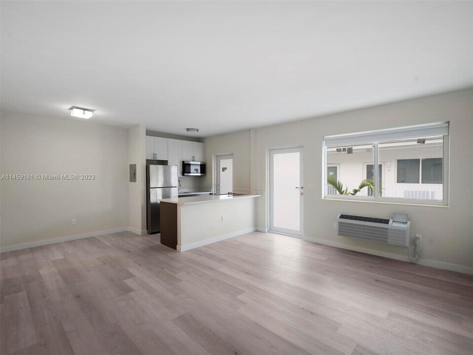 1525 Michigan Ave-Unit -7 in Miami Beach, FL - Building Photo