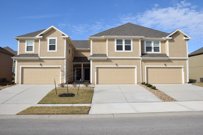 Herrington Park Townhomes in Shawnee, KS - Building Photo - Building Photo