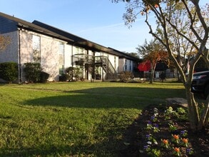 Tomball Ranch in Tomball, TX - Foto de edificio - Building Photo