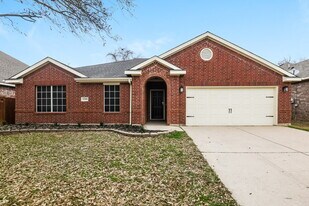 1300 Maple Terrace Dr in Mansfield, TX - Building Photo