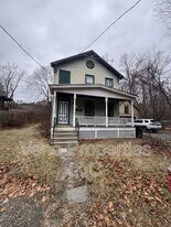 27 Lilac Ln in Troy, NY - Building Photo