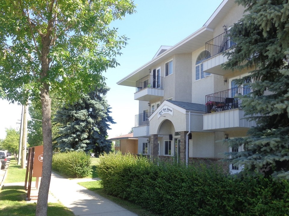 Park View Manor in Drayton Valley, AB - Building Photo