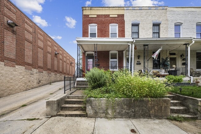 property at 714 W 33rd St