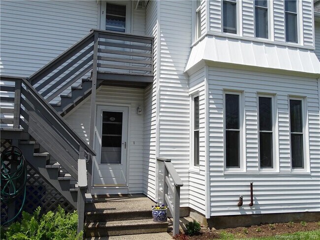 146 Montowese St-Unit -A in Branford, CT - Building Photo - Building Photo