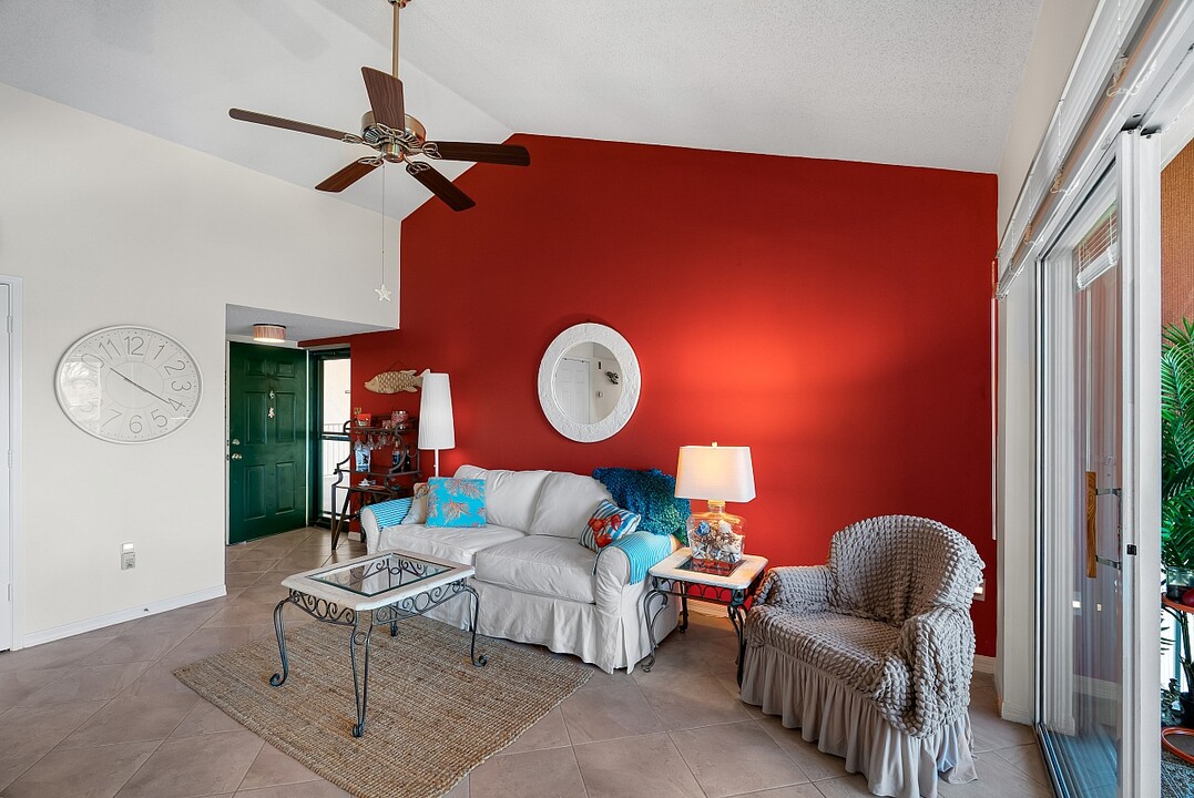 1670 N 42ND Cir in Vero Beach, FL - Building Photo