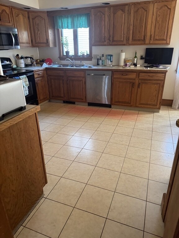 99 Garfield Ave in Woburn, MA - Building Photo - Building Photo