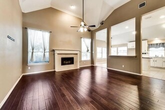 1920 Parktree Dr in Arlington, TX - Building Photo - Building Photo