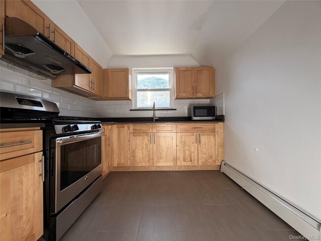 210-10 56th Ave in Queens, NY - Building Photo - Building Photo