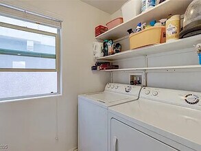 8941 Glass Gallery Ct in Las Vegas, NV - Building Photo - Building Photo