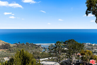 23812 Malibu Crest Dr in Malibu, CA - Building Photo - Building Photo