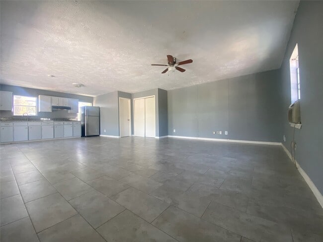 8220 Glenview Dr in Houston, TX - Building Photo - Building Photo