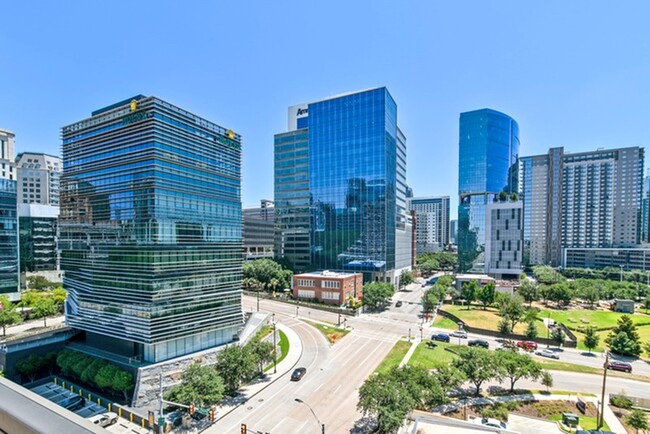 Moda Apartments in Dallas, TX - Foto de edificio - Building Photo