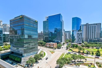 Moda Apartments in Dallas, TX - Building Photo - Building Photo