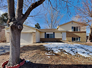 SIDE CREEK NEIGHBORHOOD in Aurora, CO - Foto de edificio - Building Photo