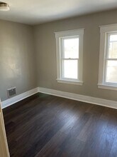 1826 5th St, Unit 2 in Wyandotte, MI - Foto de edificio - Building Photo