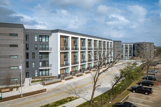 Revl Med Center in Houston, TX - Foto de edificio - Building Photo