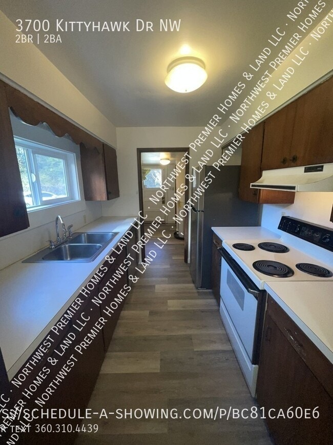 3700 Kittyhawk Dr NW in Bremerton, WA - Building Photo - Building Photo