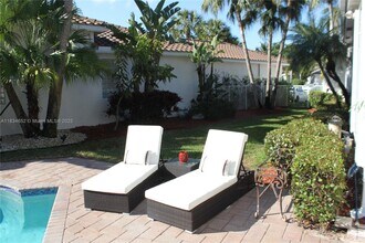 2524 Bay Pointe Ct in Weston, FL - Building Photo - Building Photo