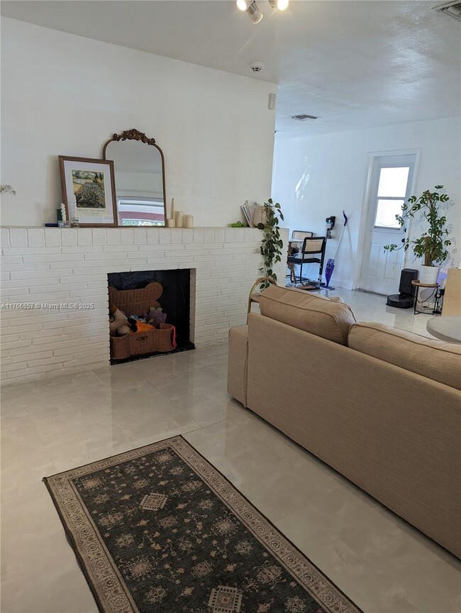 3030 Grant St in Hollywood, FL - Building Photo - Building Photo
