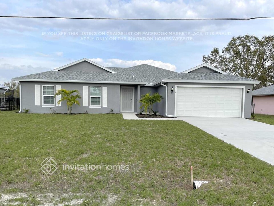 2592 Mauritania Rd in Punta Gorda, FL - Building Photo