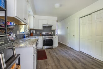 97 Bowe Ave in Stratford, CT - Building Photo - Building Photo