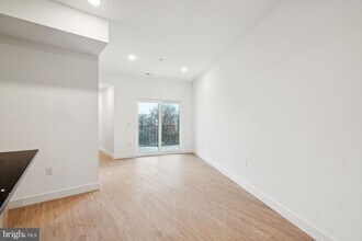 4181 Mantua Ave in Philadelphia, PA - Foto de edificio - Building Photo