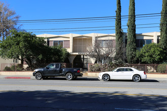 6133 Whitsett Ave in North Hollywood, CA - Building Photo - Building Photo