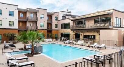 9449 N 90th St in Scottsdale, AZ - Foto de edificio - Building Photo