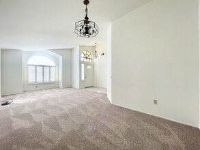 2012 Applewood Ln in Vista, CA - Building Photo - Building Photo