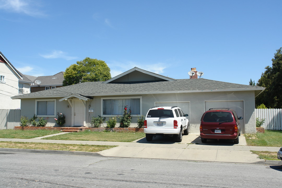 1047 Oakmont Pl in San Jose, CA - Building Photo