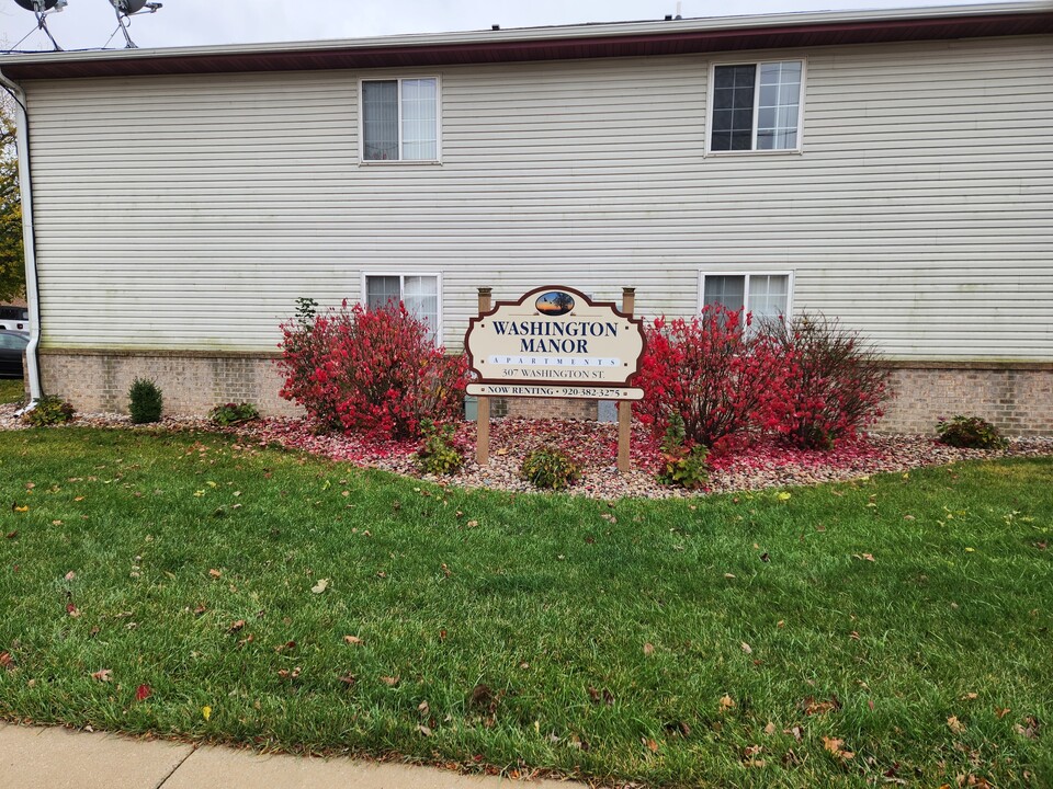 Washington Manor Apartments in Horicon, WI - Building Photo