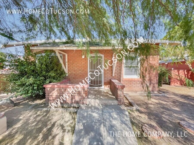 property at 1001 E Elm St
