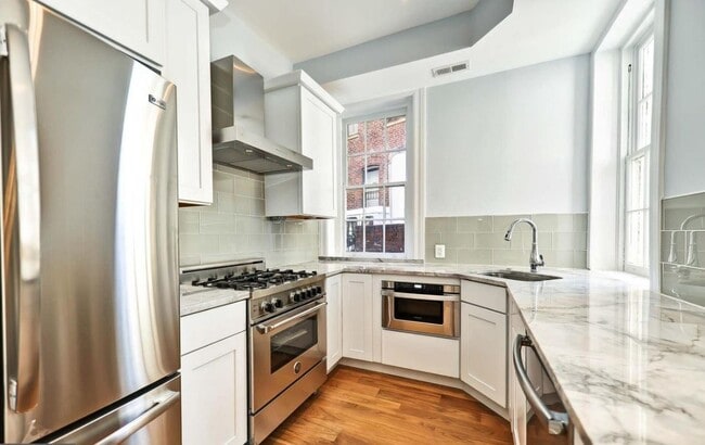 1929 19th St NW, Unit 2 in Washington, DC - Building Photo - Building Photo