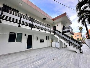 1629 SW 3rd St, Unit 5 in Miami, FL - Building Photo - Building Photo