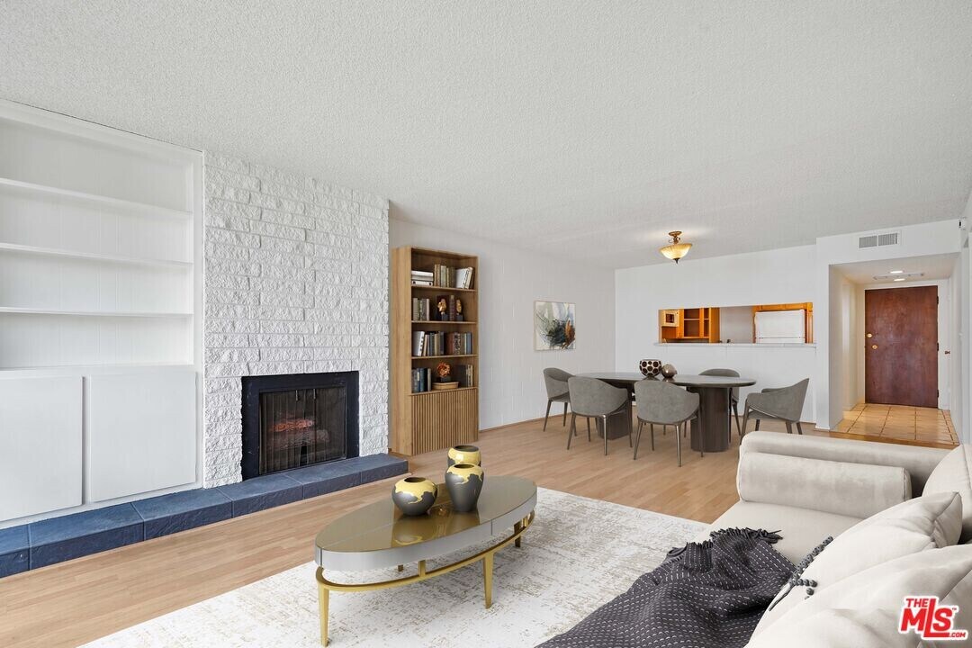 10966 Rochester Ave in Los Angeles, CA - Building Photo