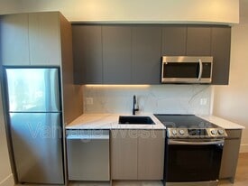 720-720 K. L. O. Rd in Kelowna, BC - Building Photo