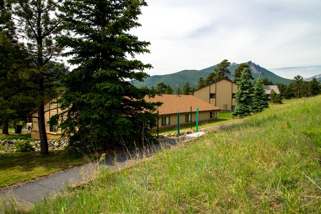 South Saint Verain Apartments in Estes Park, CO - Building Photo - Building Photo