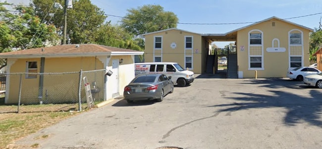 109 NW 8th St, Unit HSE