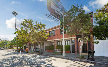 923-933 Venice Blvd in Venice, CA - Building Photo - Building Photo