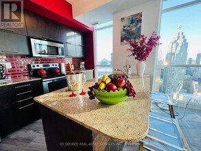 65 Bremner Blvd in Toronto, ON - Building Photo - Building Photo